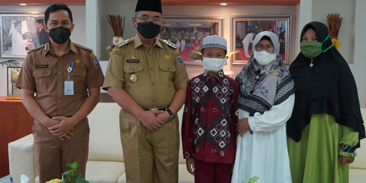 Bupati Hulu Sungai Selatan menerima kunjungan perwakilan Kabupaten Kabupaten Hulu Sungai Selatan untuk mengikuti Festival Anak Sholeh Tingkat Nasional di Palembang Provinsi Sumatera Selatan