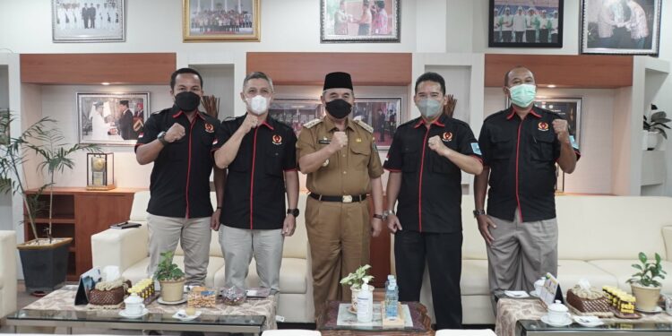 BUPATI HSS TERIMA SILATURAHMI KONI KABUPATEN HSS