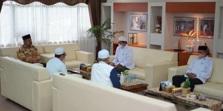 BUPATI HSS TERIMA SILATURRAHMI PARA PENGURUS MUI KABUPATEN HSS