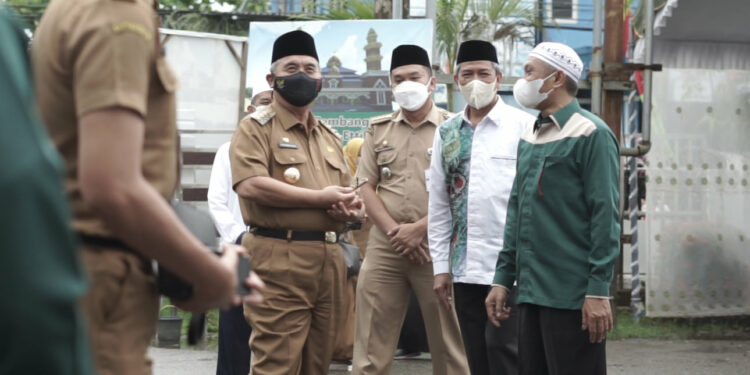 Bupati HSS Hadiri Saprah Amal Masjid Al-Ettihad Loksado