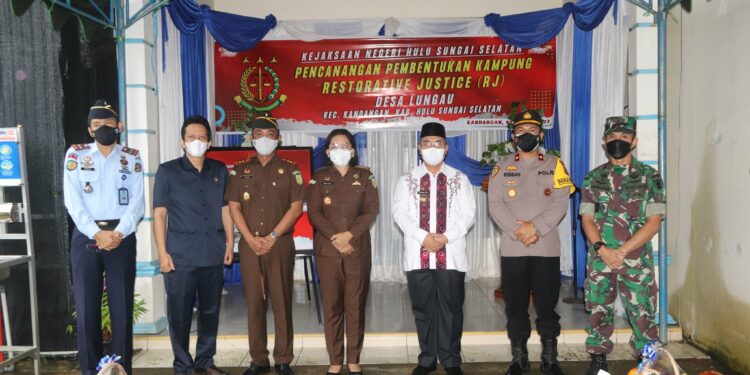 PERTAMA DI KALSEL, KEJARI HSS LAUNCHING KAMPUNG RESTORATIVE JUSTICE (RJ)