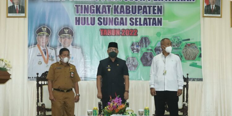 TEMU  TEKNIS BERSAMA PENYULUH PERTANIAN, BUPATI HSS : TINGKATKAN SEKTOR  PERTANIAN MELALUI SDM YANG BERKUALITAS DENGAN MENDORONG TUMBUHNYA PETANI  MILENIAL