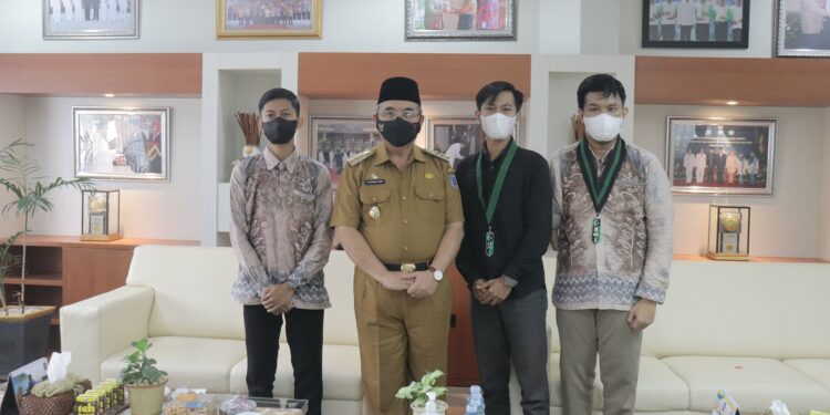 TERIMA KUNJUNGAN HMI CABANG KANDANGAN, BUPATI HSS BERIKAN MOTIVASI SEMANGAT ORGANISASI