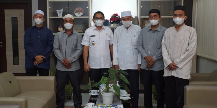 WABUP HSS MENERIMA TAMU PENGURUS MUSHOLLA DARUSSA’ADAH TAMBAK BITIN