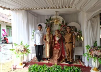 WAKIL BUPATI HSS HADIRI RESEPSI PERNIKAHAN MUHAMMAD MAHDI TAUFIQ & RUSMIE ANNISA