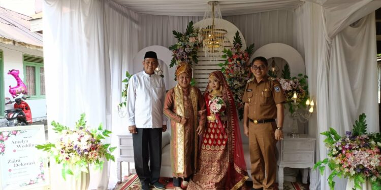 WAKIL BUPATI HSS HADIRI RESEPSI PERNIKAHAN MUHAMMAD MAHDI TAUFIQ & RUSMIE ANNISA