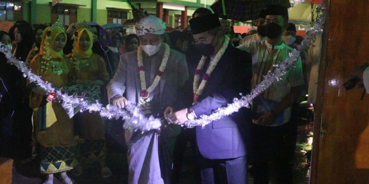 Bupati Hulu Sungai Selatan menghadiri peringatan milad ke-12 Pondok Pesantren Dalam Pagar (Dalpa) Kandangan dan Madrasah Diniyah Takmiliyah (MDT) Al Busyra