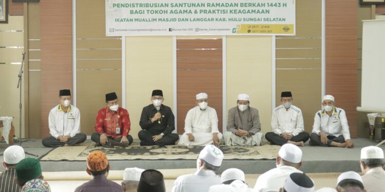 BERIKAN MANFAAT DI BULAN SUCI, WABUP HSS DISTRIBUSIKAN SANTUNAN RAMADHAN BERKAH 1443 H