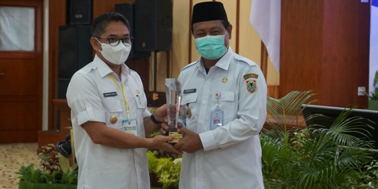 Alhamdulillah, Pemerintah Kabupaten Hulu Sungai Selatan (Pemkab. HSS) kembali menerima Penghargaan Pembangunan Daerah (PPD) Provinsi Kalsel Tahun 2022, dengan Kategori Kabupaten Terbaik I (Satu).