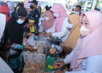 “Bazar Sehati Pasar Pangan Murah yang Digelar Pemkab HSS, Sangat Membantu Masyarakat Dalam Hal Kebutuhan Pokok”