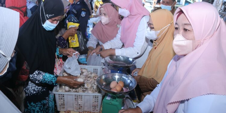 “Bazar Sehati Pasar Pangan Murah yang Digelar Pemkab HSS, Sangat Membantu Masyarakat Dalam Hal Kebutuhan Pokok”
