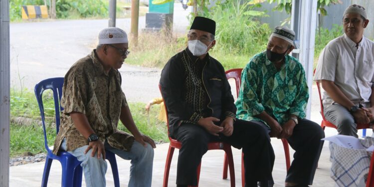 BUPATI HSS BERTAKZIAH KE RUMAH DUKA ALMARHUMAH HJ. RUSNIAH BINTI H. ABDULLAH