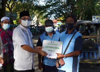 Badan Amil Zakat Nasional Kabupaten Hulu Sungai Selatan Menyalurkan Program Ramadhan Berkah Bantuan Untuk Becak Dan Motor (Bentor) Yang Ada Di Wilayah Kabupaten Hulu Sungai Selatan
