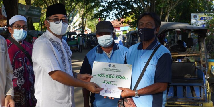 Badan Amil Zakat Nasional Kabupaten Hulu Sungai Selatan Menyalurkan Program Ramadhan Berkah Bantuan Untuk Becak Dan Motor (Bentor) Yang Ada Di Wilayah Kabupaten Hulu Sungai Selatan
