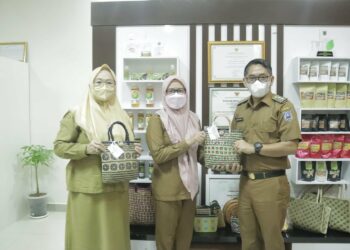 WAKIL BUPATI HSS KUNJUNGI DINAS KEHUTANAN PROVINSI KALIMANTAN SELATAN, RENCANA PEMBANGUNAN MENARA TELEKOMUNIKASI DISEPAKATI