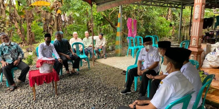 WAKIL BUPATI HSS BERTAKZIAH KE RUMAH DUKA ALMARHUM H. AHMAD MUKHLIS BIN H. HAMSI