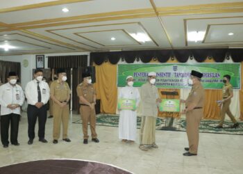 USTADZ DAN USTADZAH DI KAB. HSS DAPAT TAMBAHAN INSENTIF
