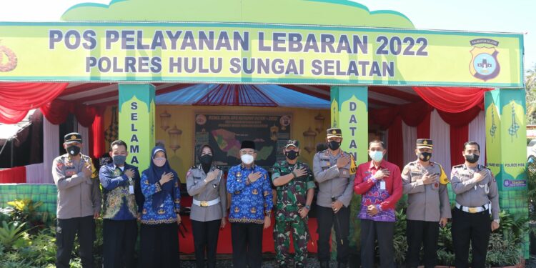 BUPATU HSS MENINJAU POSKO PELAYANAN LEBARAN DAN POSKO PELAYANAN KESEHATAN