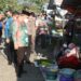 JELANG RAMADHAN, BUPATI ACHMAD FIKRY PANTAU LANGSUNG HARGA BAHAN POKOK