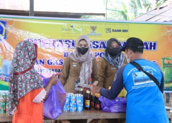 Masyarakat Desa Jelatang Antusias Dengan Diadakannya Operasi Pasar Murah yang Digelar Dinas Perdangangan HSS