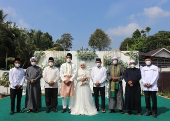 Penuh Khidmat, Bupati HSS Menjadi Saksi Pernikahan Iqbal & Devi
