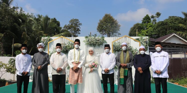 Penuh Khidmat, Bupati HSS Menjadi Saksi Pernikahan Iqbal & Devi
