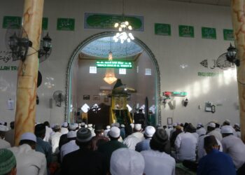 WABUP SYAMSURI ARSYAD SHALAT IDUL FITRI 1443 HIJRIAH BERSAMA MASYARAKAT DAHA