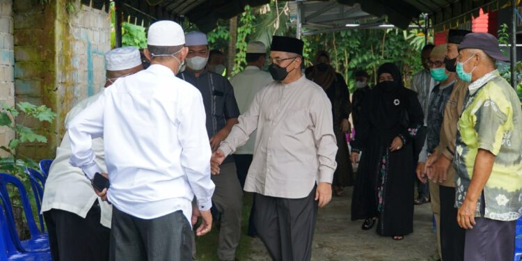 BUPATI HSS BERTAKZIAH KE RUMAH DUKA ALMARHUM PELTU PURN. MULYANTO BIN KERTO DINOMO
