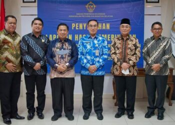 HSS KABUPATEN PERTAMA PENERIMA HASIL PEMERIKSAAN LAPORAN KEUANGAN DARI BPK RI