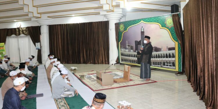 BUPATI H. ACHMAD FIKRY DAN KELUARGA PERINGATI HAUL PERTAMA H. ZAINAL MUKHLISIN