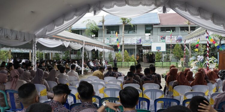 WAKIL BUPATI HSS MENGHADIRI PERPISAHAN SISWA PADA MAN 3 HSS