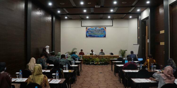 SEKDA HSS MENGHADIRI SEKALIGUS MEMBUKA KEGIATAN BIMBINGAN TEKNIS EVALUASI SAKIP PERANGKAT DAERAH