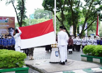PEMKAB HSS MENGGELAR UPACARA PERINGATAN HUT KE-73 PROKLAMASI GUBERNUR TENTARA ALRI DIVISI IV PERTAHANAN KALIMATAN TAHUN 2022