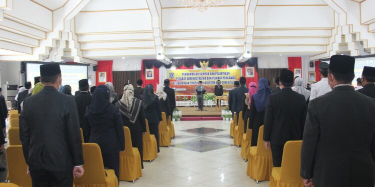 BUPATI HSS LANTIK 49 PEJABAT ADMINISTRATOR DAN PEJABAT PENGAWAS