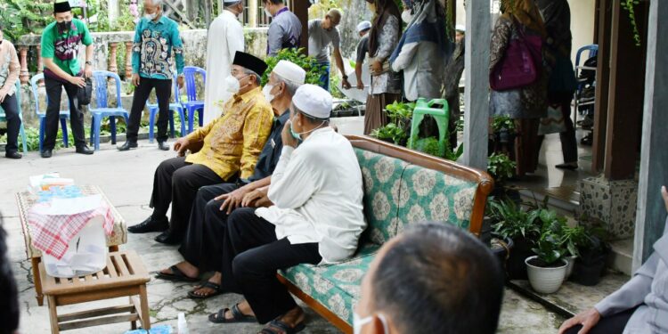 BUPATI TURUT BERBELASUNGKAWA ATAS WAFATNYA IBU MASLARA BINTI M. RUSLAN