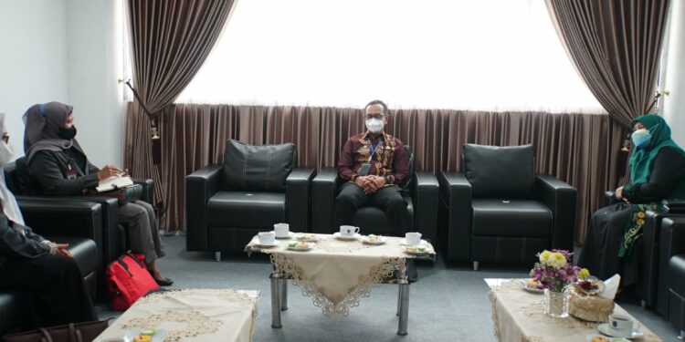 SEKDA KABUPATEN HSS MENERIMA AUDIENSI TIM BALAI BAHASA PROV. KALSEL