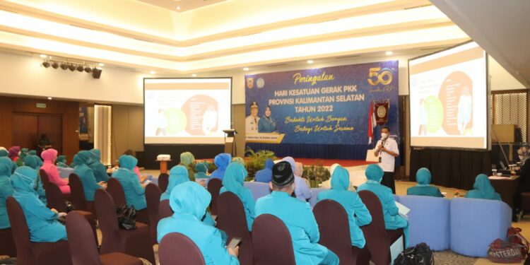 Ketua TP. PKK Kab. HSS beserta Wakil Ketua I TP. PKK Kab. HSS Hadiri Peringatan Hari Kesatuan Gerak PKK Ke-50 dan pembukaan Jambore Kader Posyandu Tingkat Provinsi Kalsel