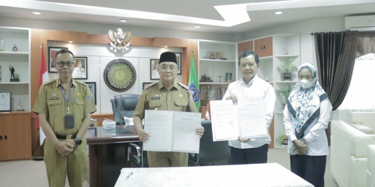 HULU SUNGAI SELATAN TERIMA HIBAH 3 SEKOLAH DAN JALAN LINGKUNGAN