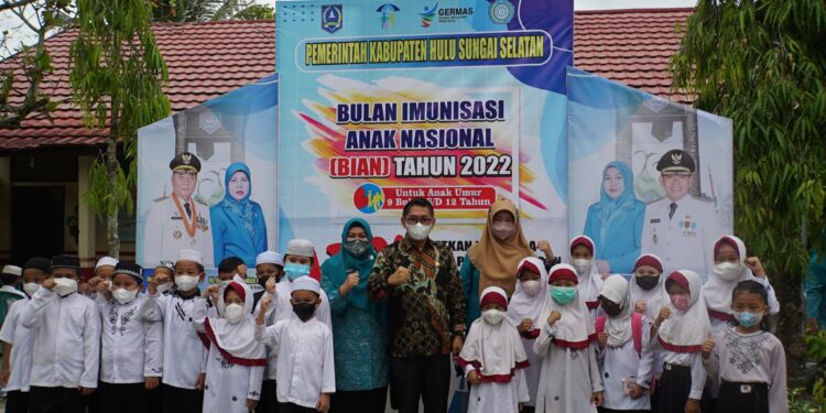 WAKIL BUPATI HSS PANTAUKEGIATAN BULANAN IMUNISASI ANAK NASIONAL TAHUN 2022