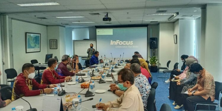 WABUP HSS MENGHADIRI RAPAT RENCANA PENANGGULANGAN KEMISKINAN DAERAH