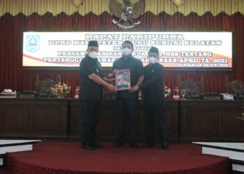 Ranperda Tentang Pertanggungjawaban Pelaksanaan APBD TA. Disampaikan Bupati HSS Pada Rapat Paripurna DPRD