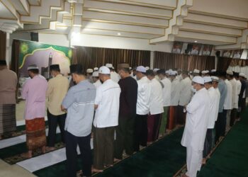 SHOLAT SUBUH & PENGAJIAN  RUTIN PEMKAB HSS