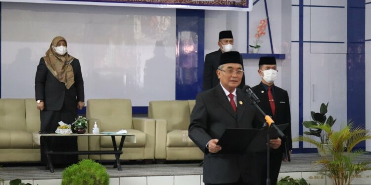 Bupati HSS Lantik 77 Orang Kepala Sekolah Menengah Pertama Negeri dan Kepala Sekolah Dasar Negeri