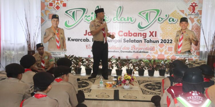 RATUSAN ANGGOTA PRAMUKA PENGGALANG HSS ANTUSIAS SAAT BERDIALOG DENGAN WABUP HSS