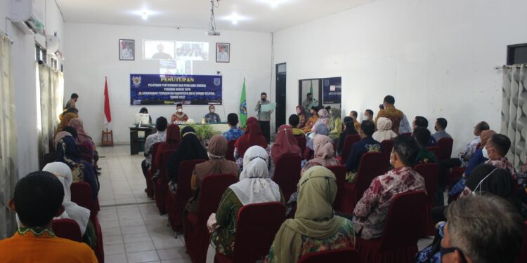 BUPATI HSS MENUTUP SECARA RESMI PELATIHAN PENYUSUNAN DAN PENILAIAN KINERJA PEGAWAI NEGERI SIPIL (PNS)