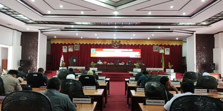 Fraksi DPRD Kab. HSS Sampaikan Pemandangan Umum Terhadap Ranperda tentang Pajak dan Retribusi Daerah