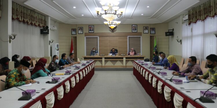 Sekda Kab. HSS Pimpin Rapat Evaluasi Mal Pelayanan Publik