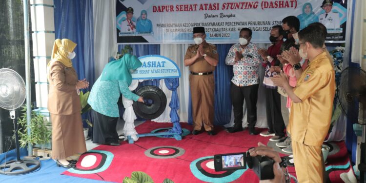 BUPATI HSS MENGHADIRI LAUNCHING DAPUR SEHATI ATASI STUNTUNG (DASHAT)