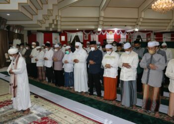 PEMKAB HSS GELAR SHOLAT HAJAT BERSAMA DO’AKAN JAMAAH HAJI HSS