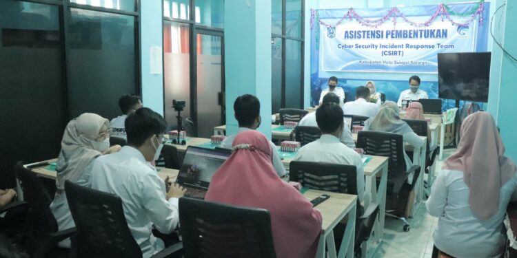 Dinas Kominfo Kabupaten Hulu Sungai Selatan menggelar asistensi pembentukan CSIRT (Computer Security Incident Response Team) di Aula Dinas Komunikasi dan Informatika Kab. HSS, Rabu (29/06).